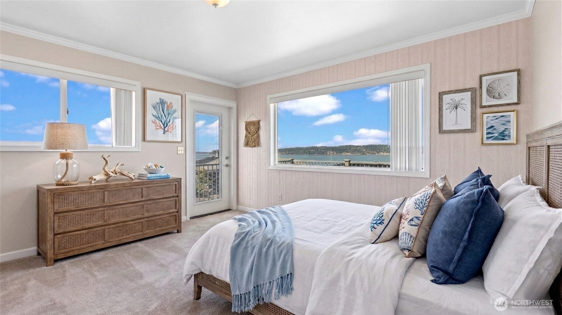 1042 Shorecrest Place , Camano Island, WA 98282
