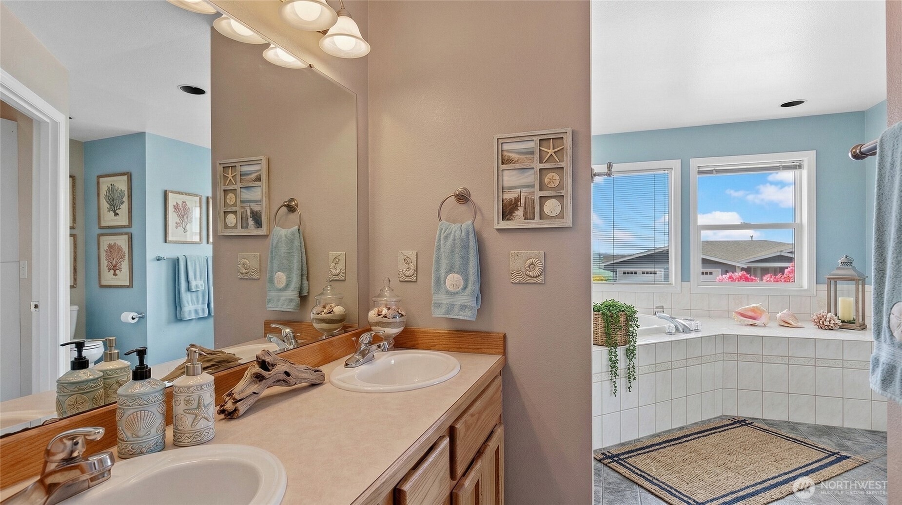 1042 Shorecrest Place , Camano Island, WA 98282