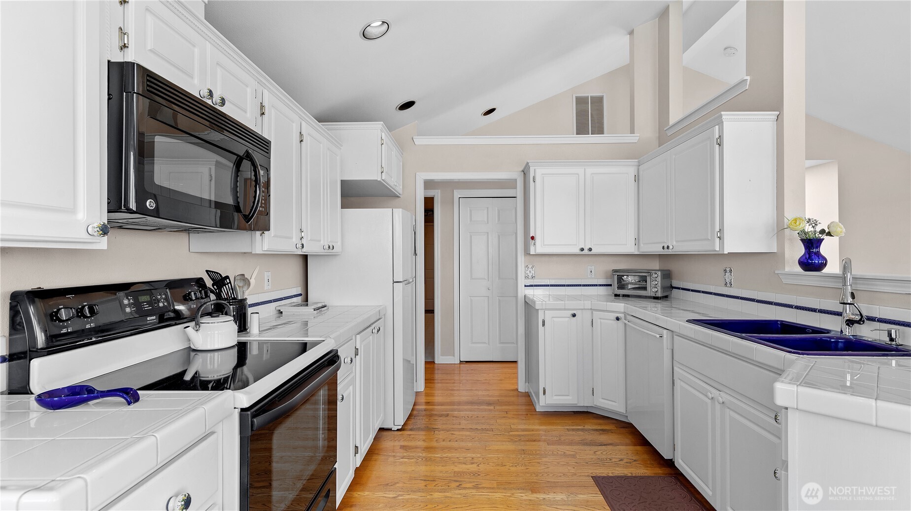 1042 Shorecrest Place , Camano Island, WA 98282
