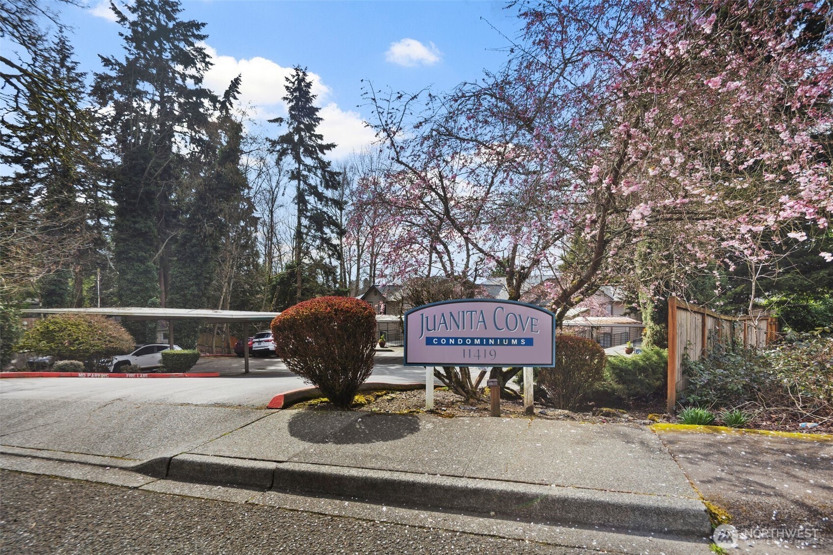 11419 99th Place NE #102, Kirkland, WA 98033