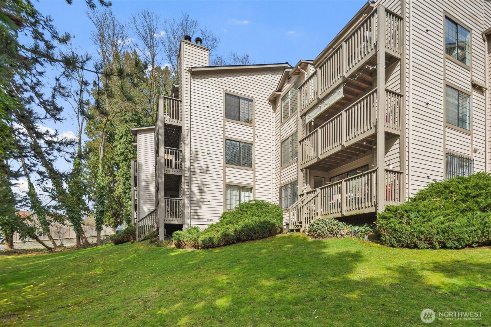 11419 99th Place NE #102, Kirkland, WA 98033