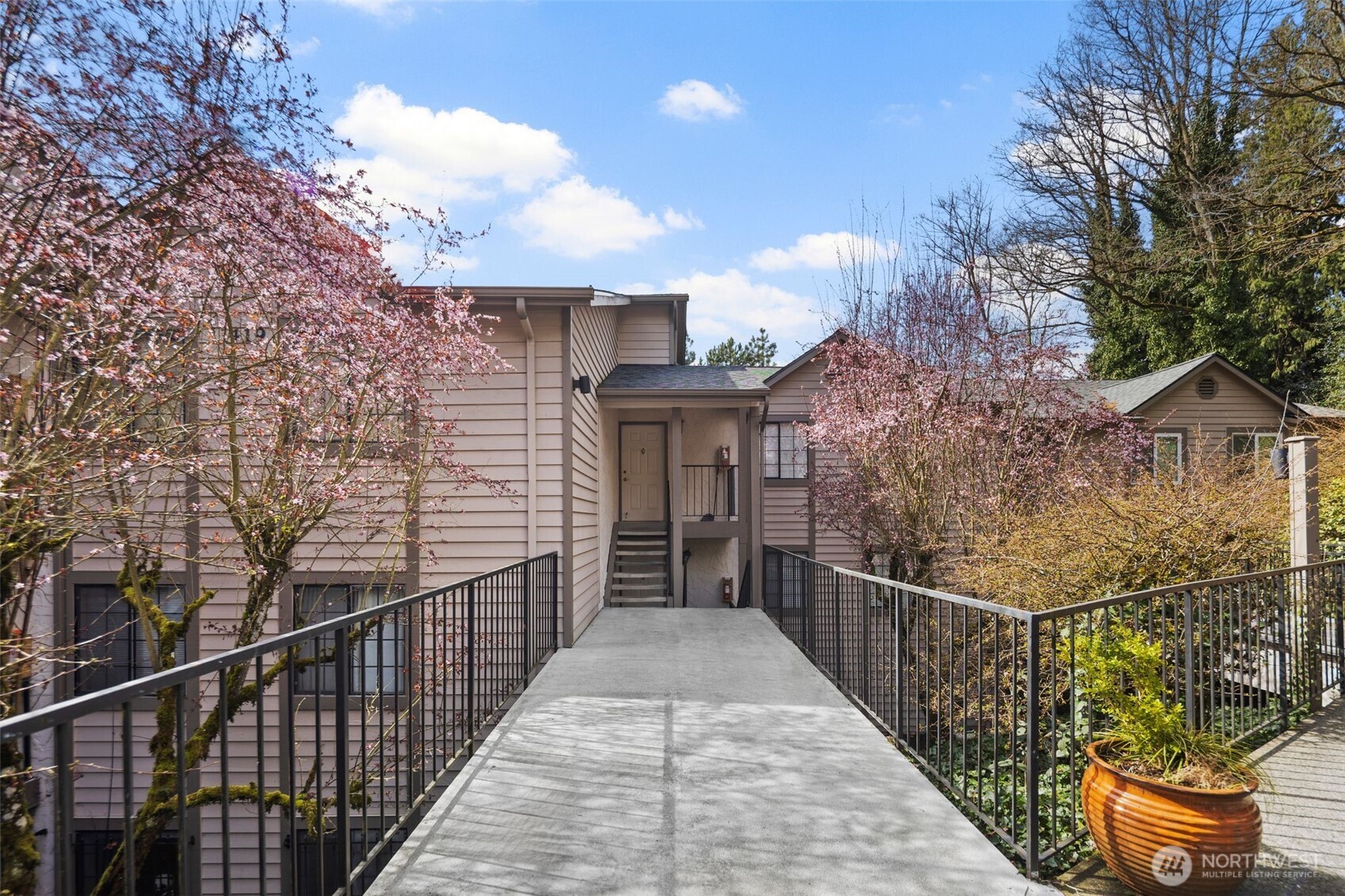 11419 99th Place NE #102, Kirkland, WA 98033