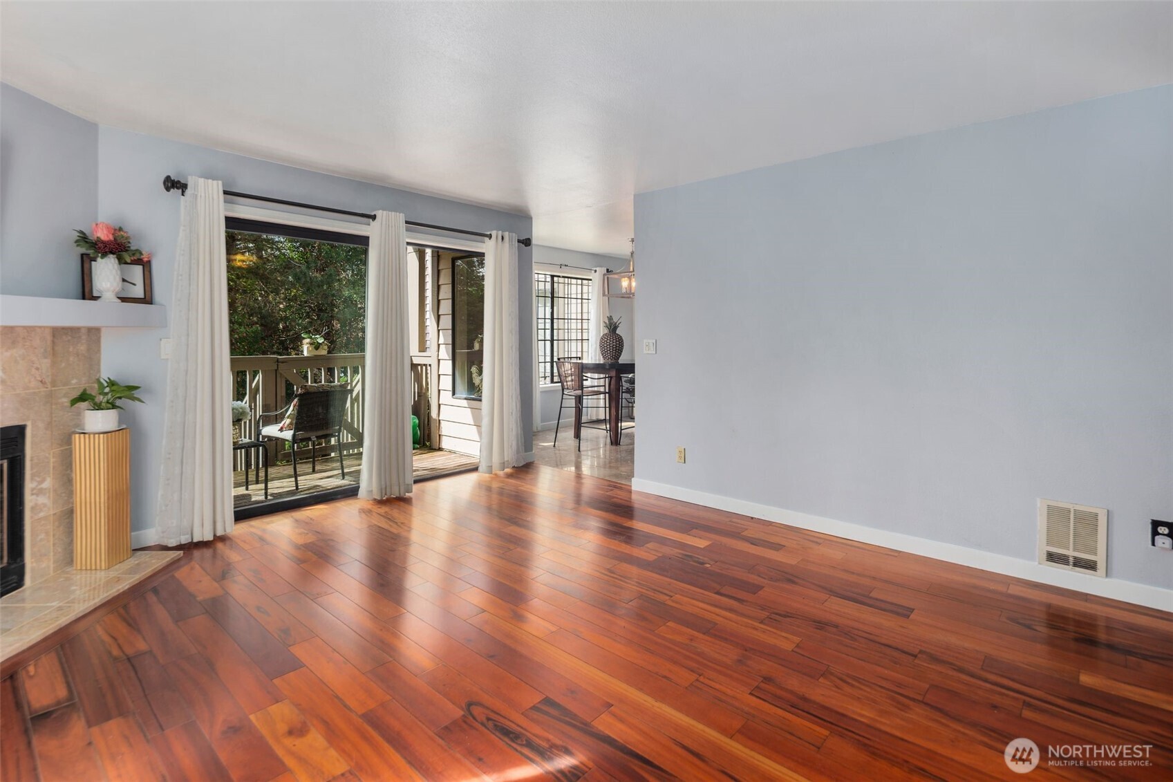 11419 99th Place NE #102, Kirkland, WA 98033