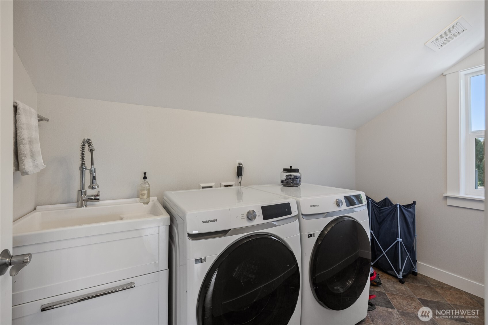 4937 Thompson Lane SE, Olympia, WA 98513
