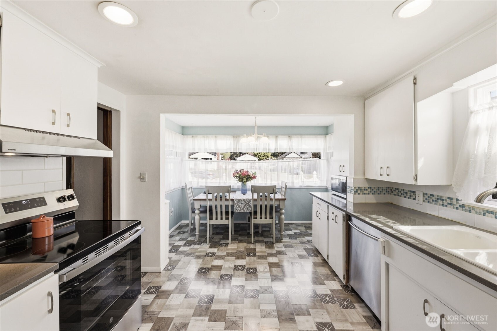 614 E 84th Street , Tacoma, WA 98445