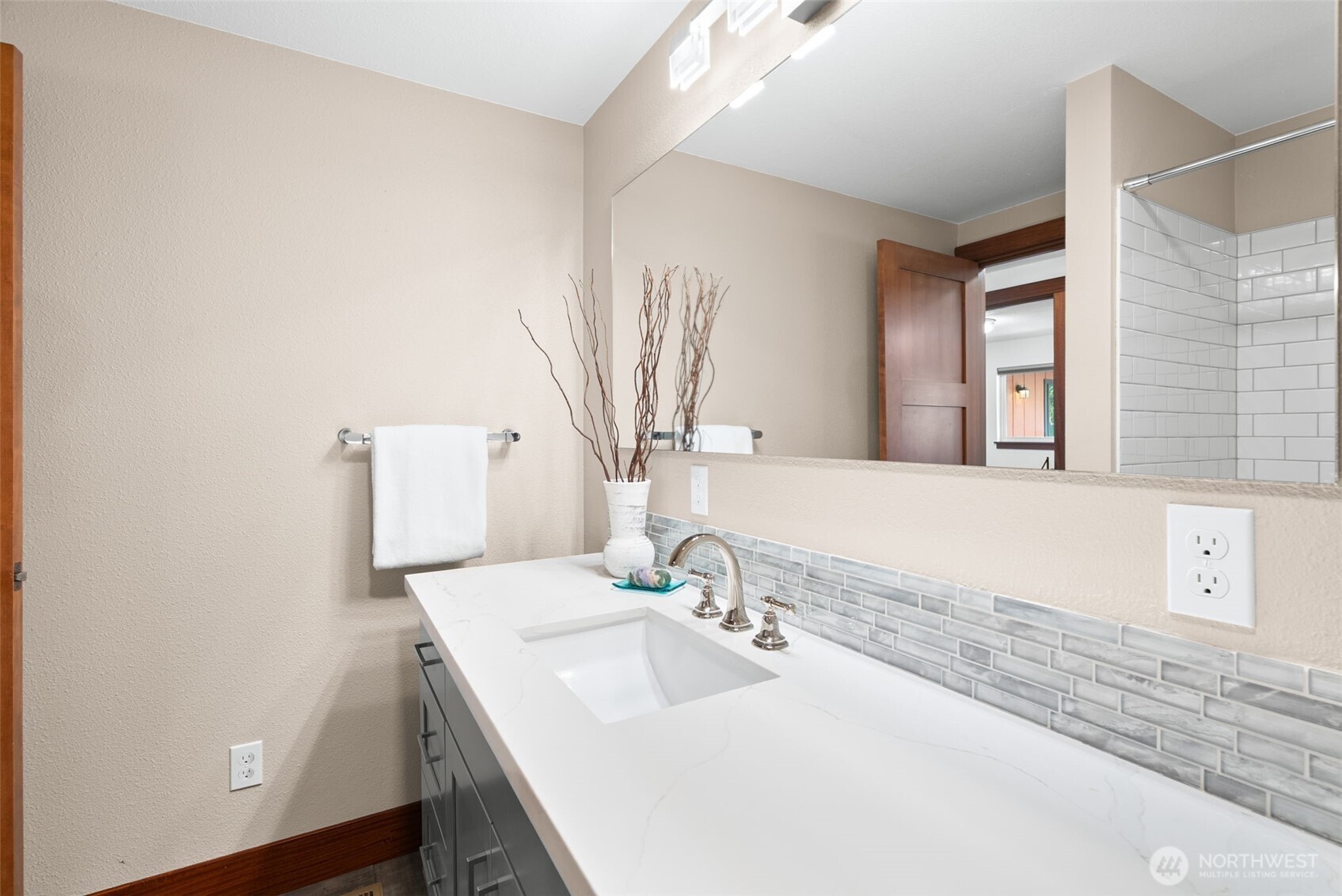 27495 Parcells Road NE, Kingston, WA 98346