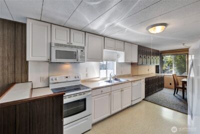 18425 NE 95th Street #146, Redmond, WA 98052 - Photo 2