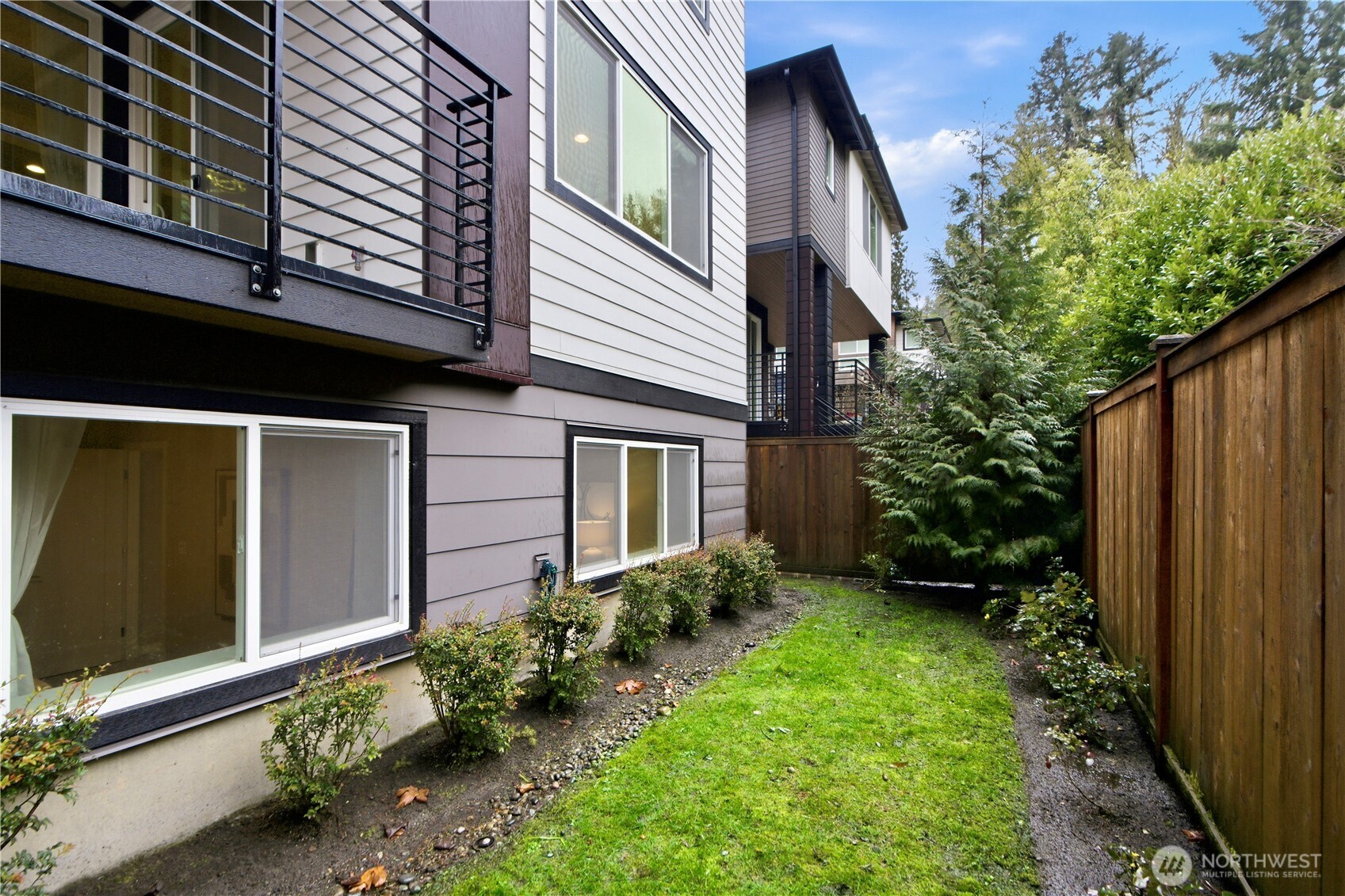 8328 138th Ln SE , Newcastle, WA 98059