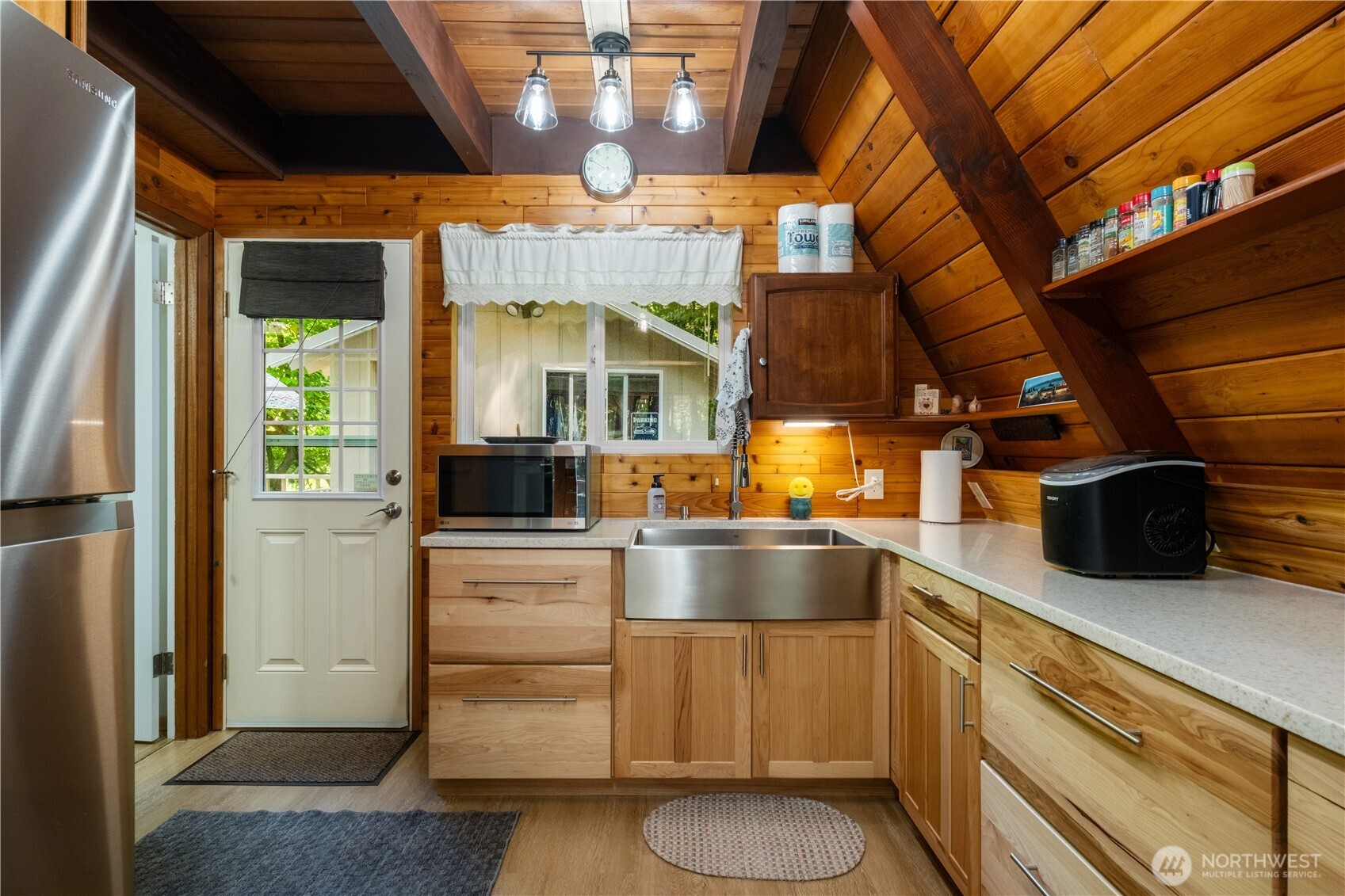 371 N Wynoochee Drive , Hoodsport, WA 98548