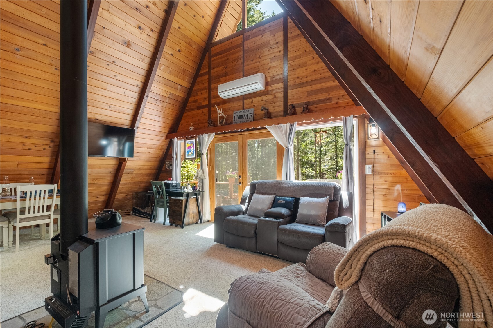 371 N Wynoochee Drive , Hoodsport, WA 98548