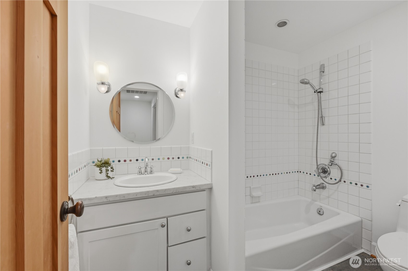 10630 NE 18th Street , Bellevue, WA 98004