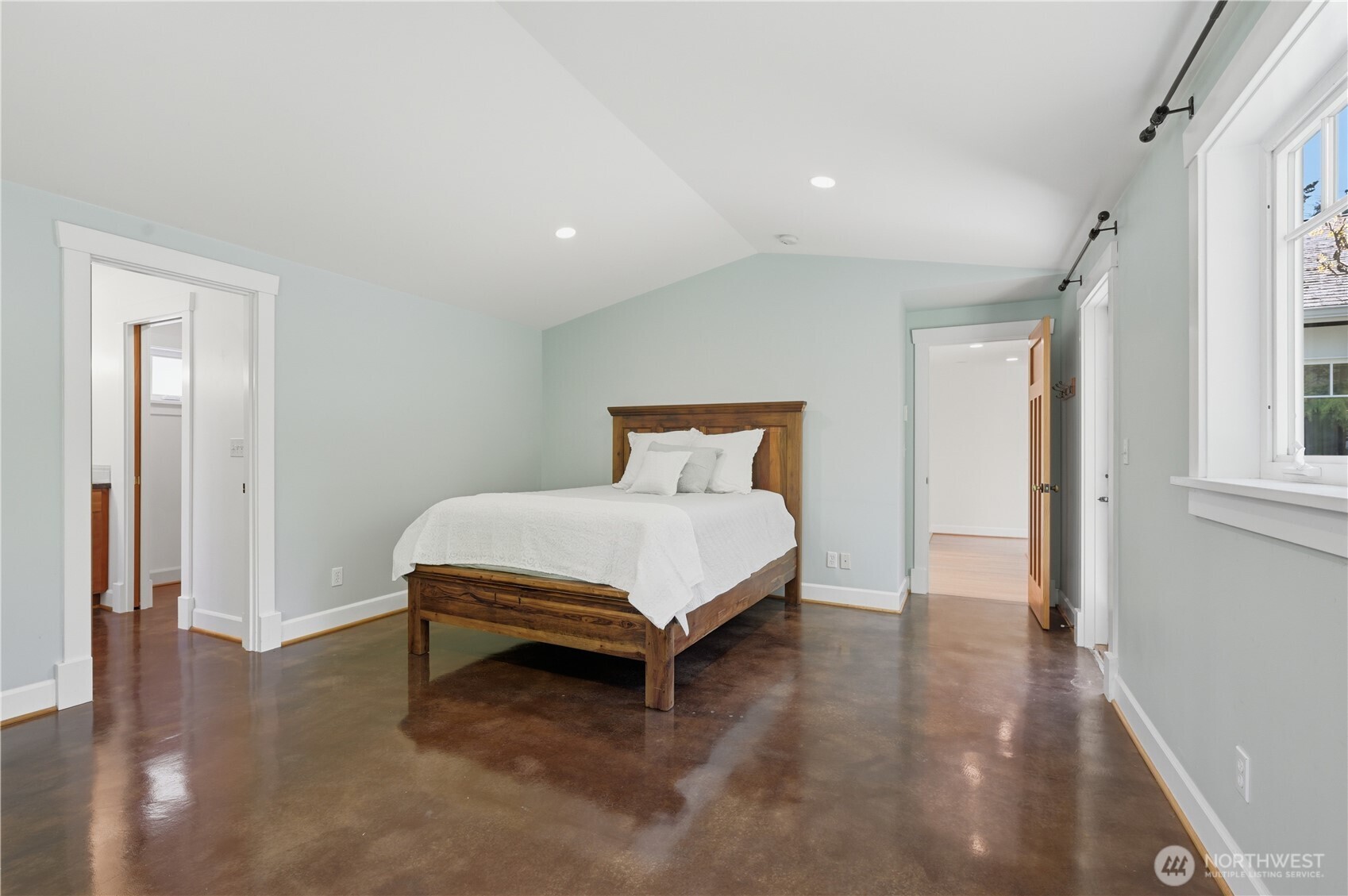 10630 NE 18th Street , Bellevue, WA 98004