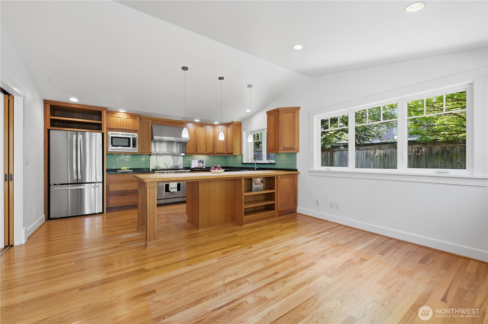 10630 NE 18th Street , Bellevue, WA 98004