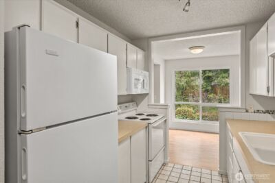 12631 NE 9th Place #C205, Bellevue, WA 98005 - Photo 10