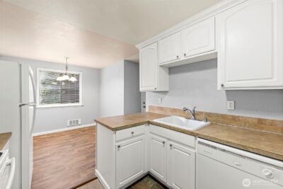 10010 Golden Given Road E #4, Tacoma, WA 98445 - Photo 2