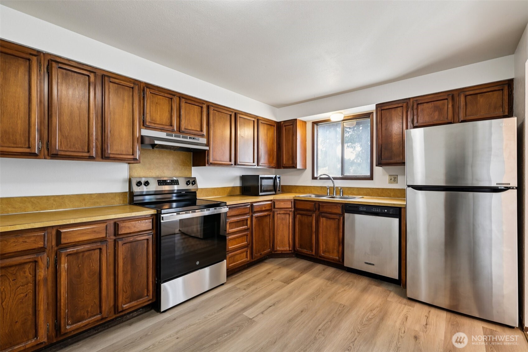 2421 Crestline St , Ferndale, WA 98248-9224