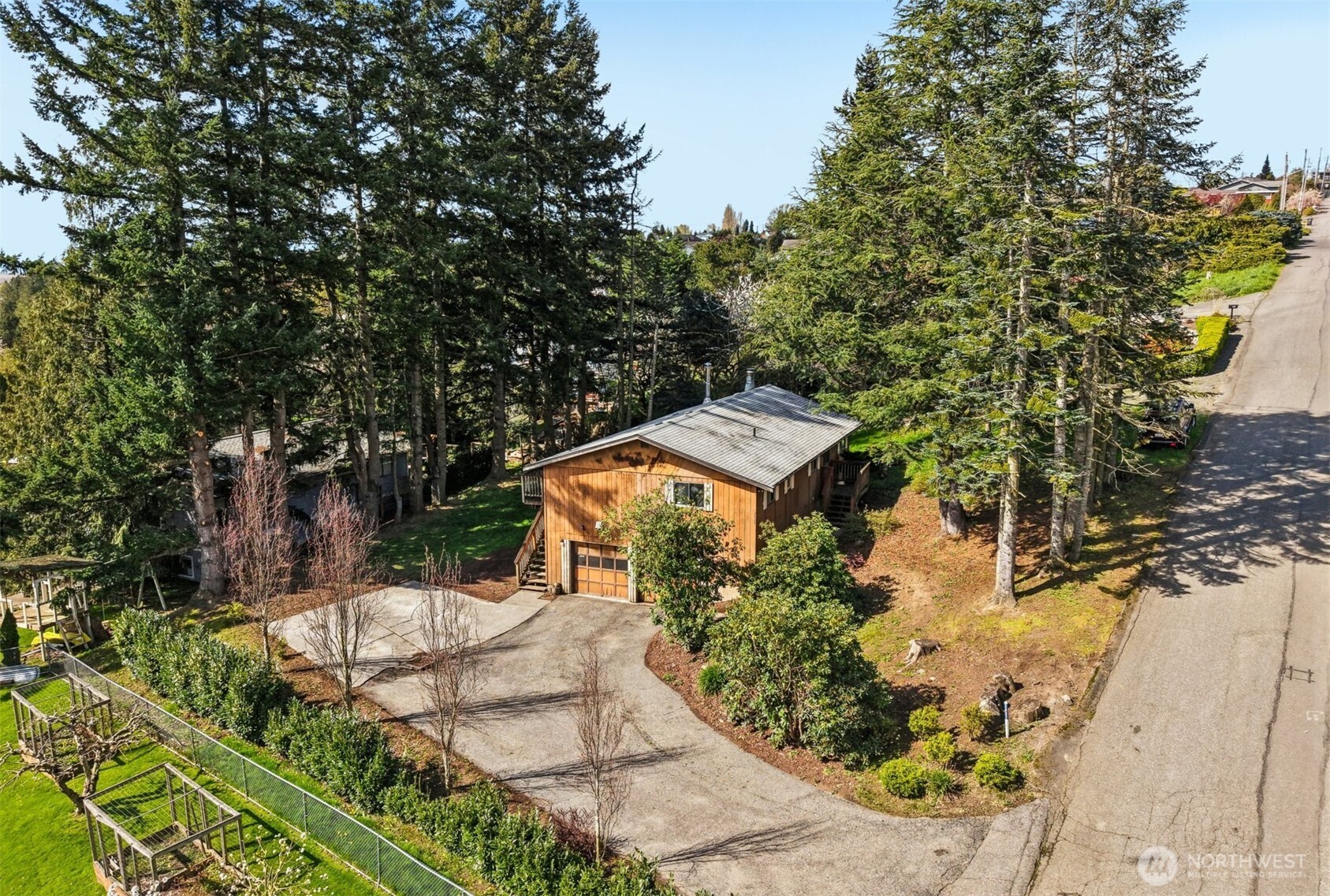 2421 Crestline St , Ferndale, WA 98248-9224