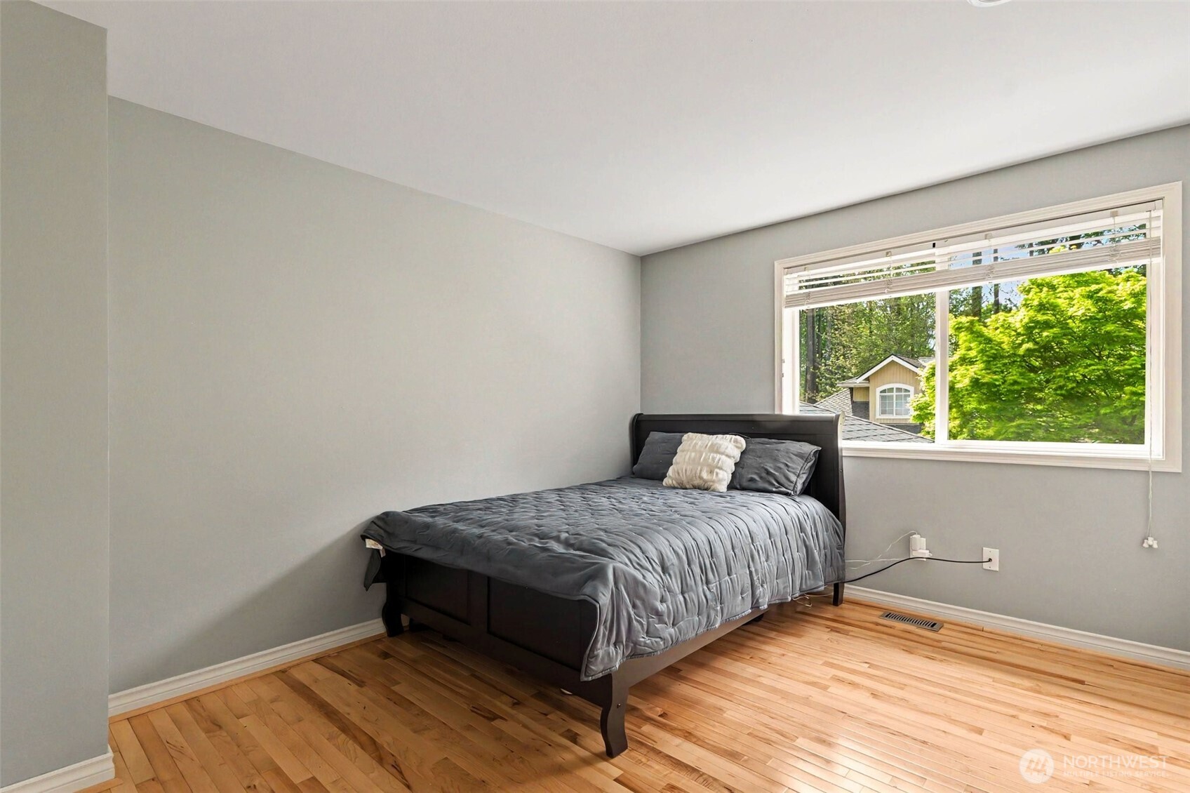 16420 SE 24th Street , Bellevue, WA 98008