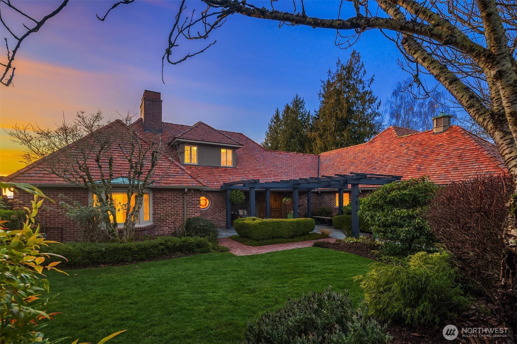 24635 8th Avenue S, Des Moines, WA 98198