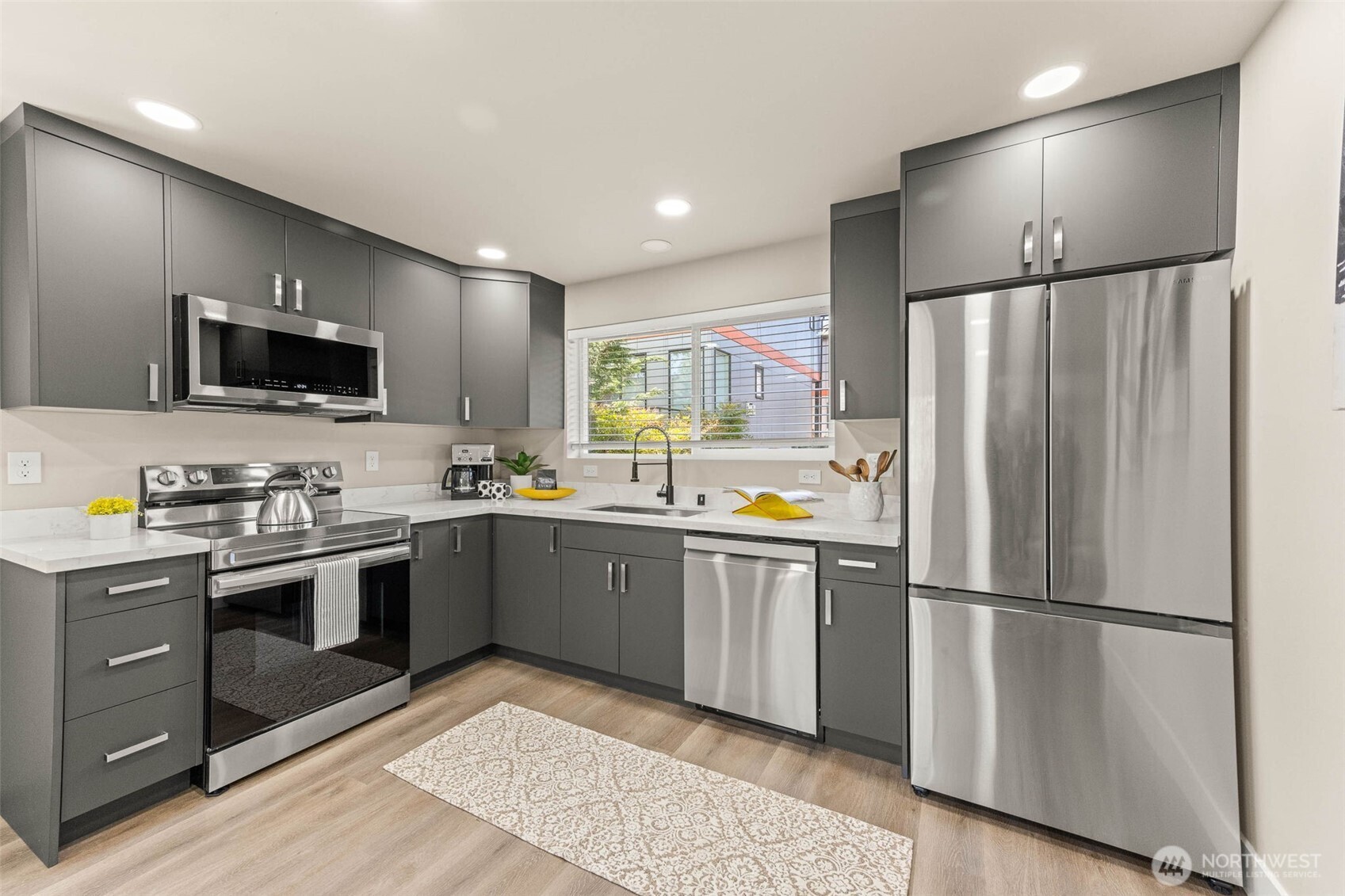 1411 26th Avenue , Seattle, WA 98122-3101