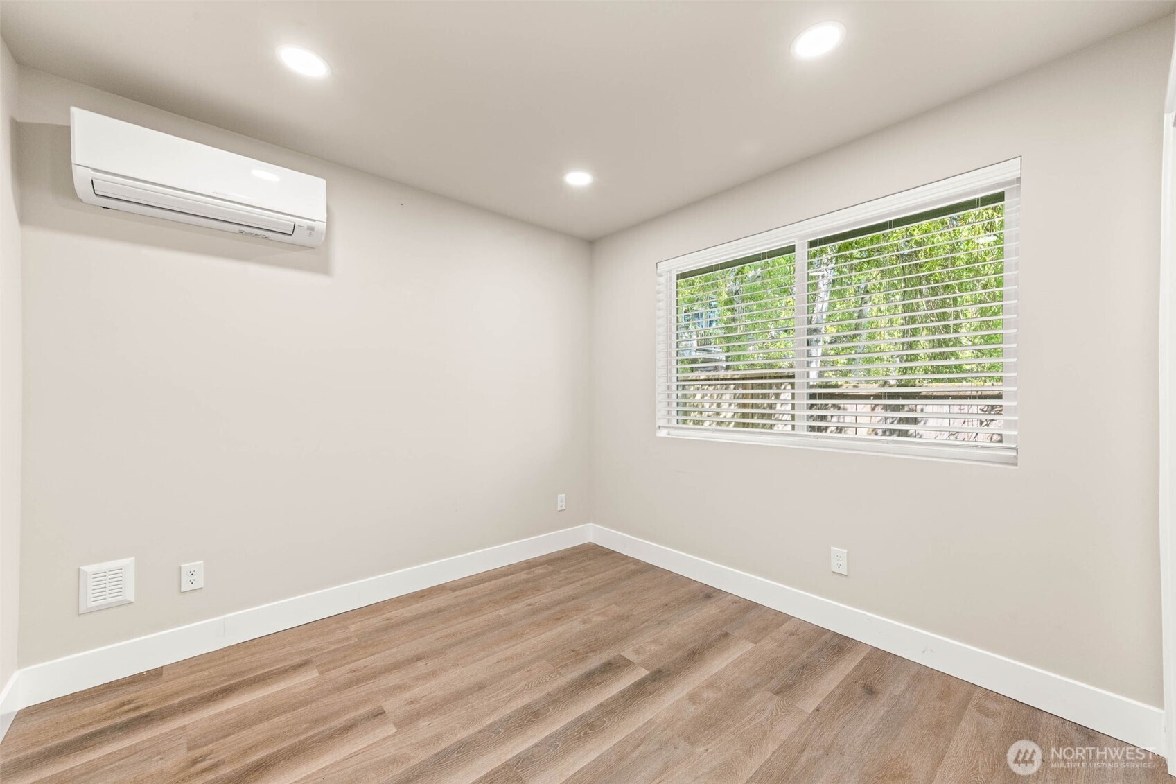 1411 26th Avenue , Seattle, WA 98122-3101