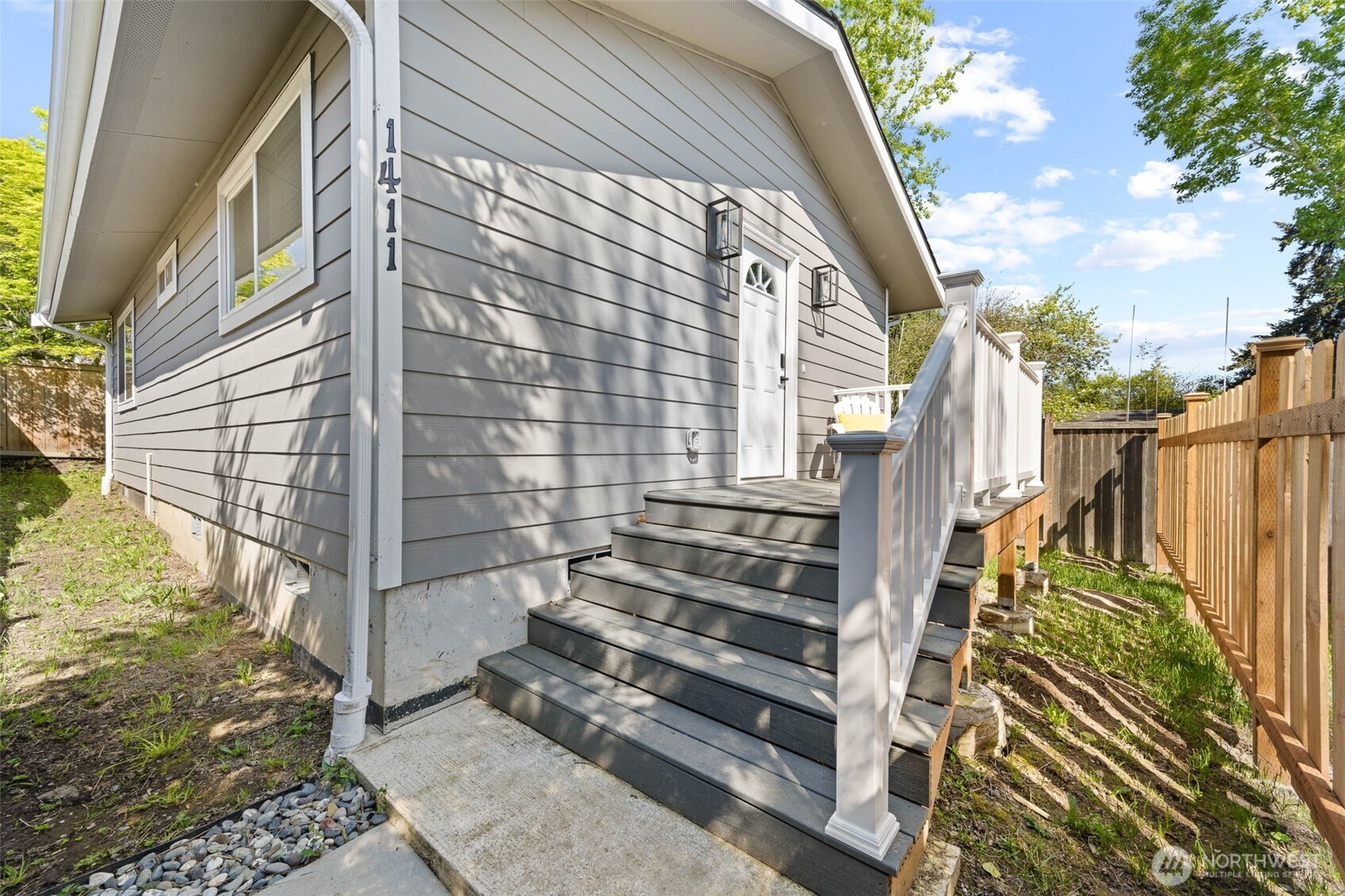 1411 26th Avenue , Seattle, WA 98122-3101