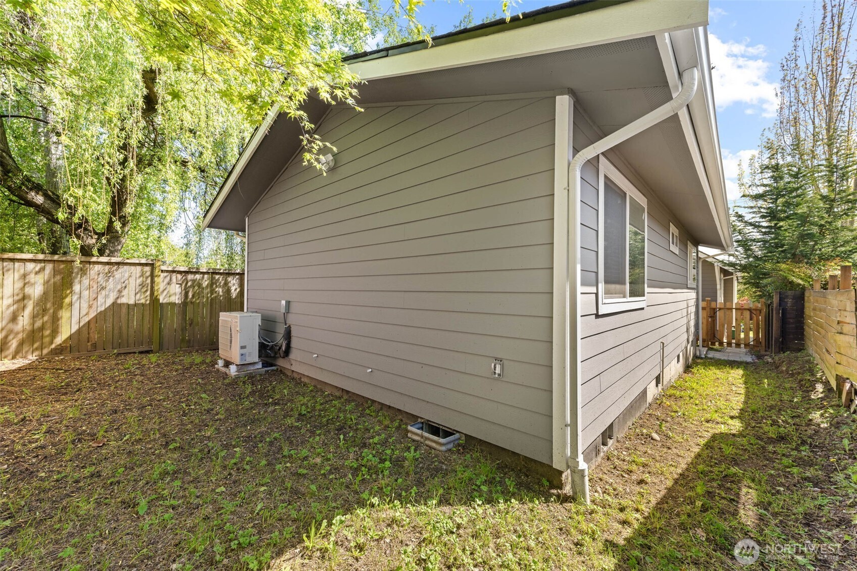 1411 26th Avenue , Seattle, WA 98122-3101