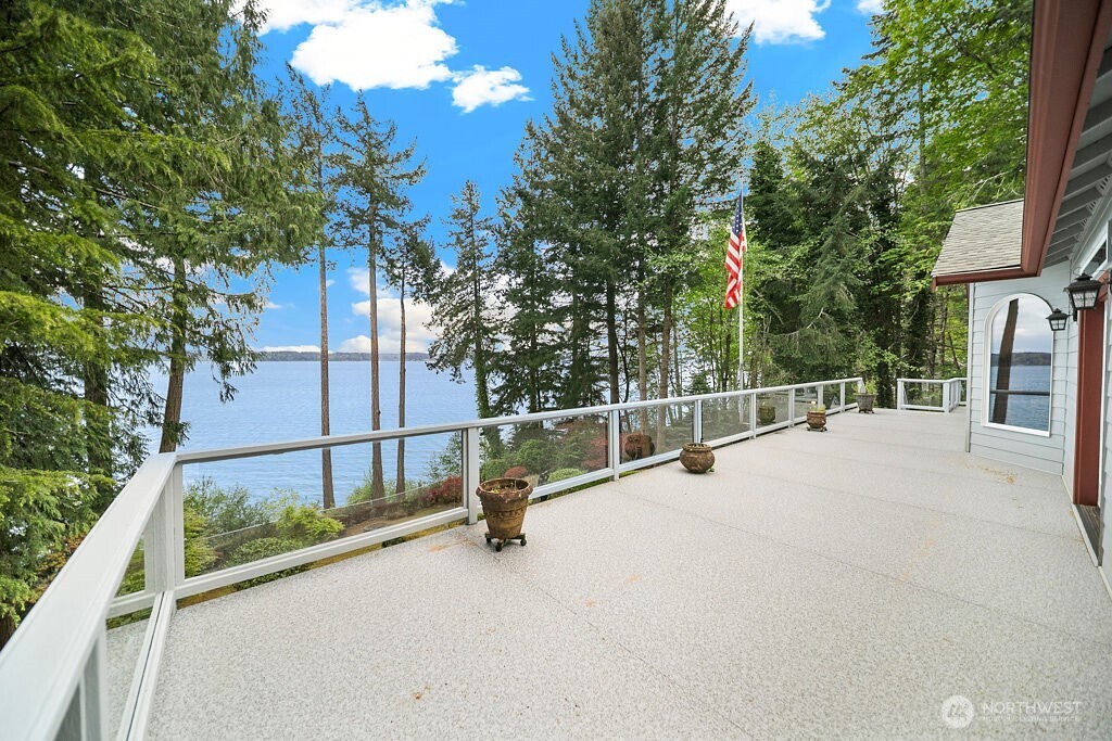 141 E WINTERWOOD Drive , Grapeview, WA 98546