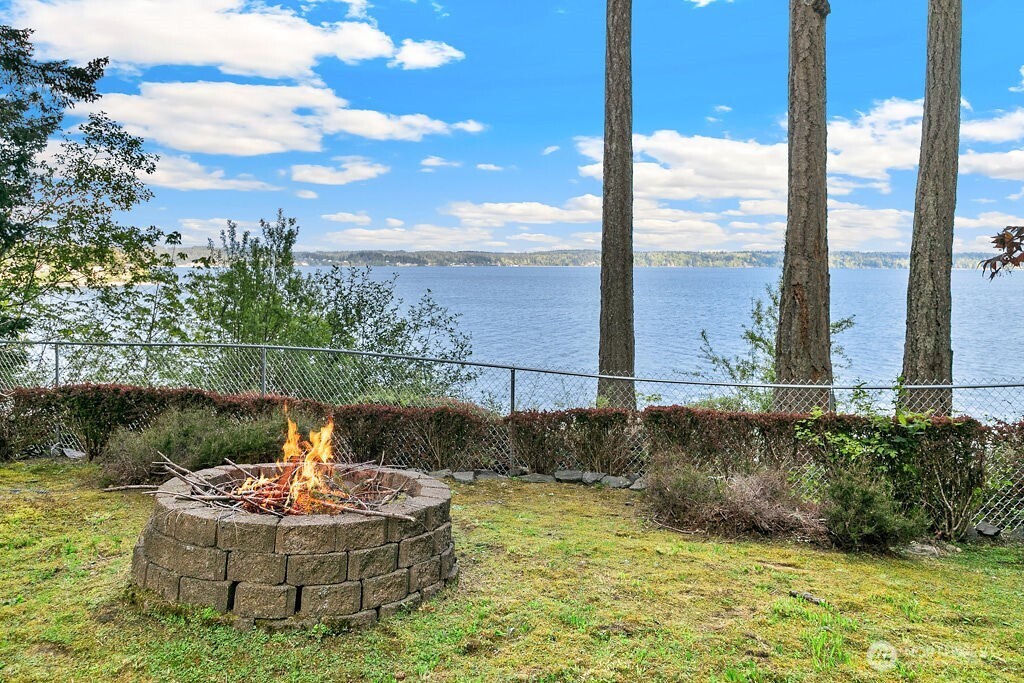 141 E WINTERWOOD Drive , Grapeview, WA 98546