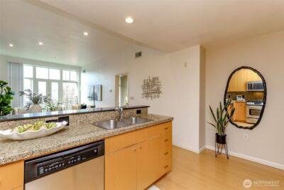 17 W Mercer Street #301, Seattle, WA 98119 - Photo 20