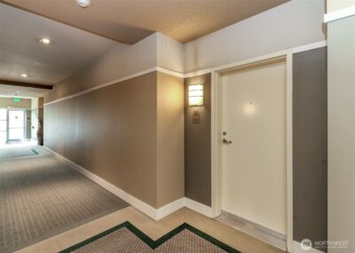 17 W Mercer Street #301, Seattle, WA 98119 - Photo 4