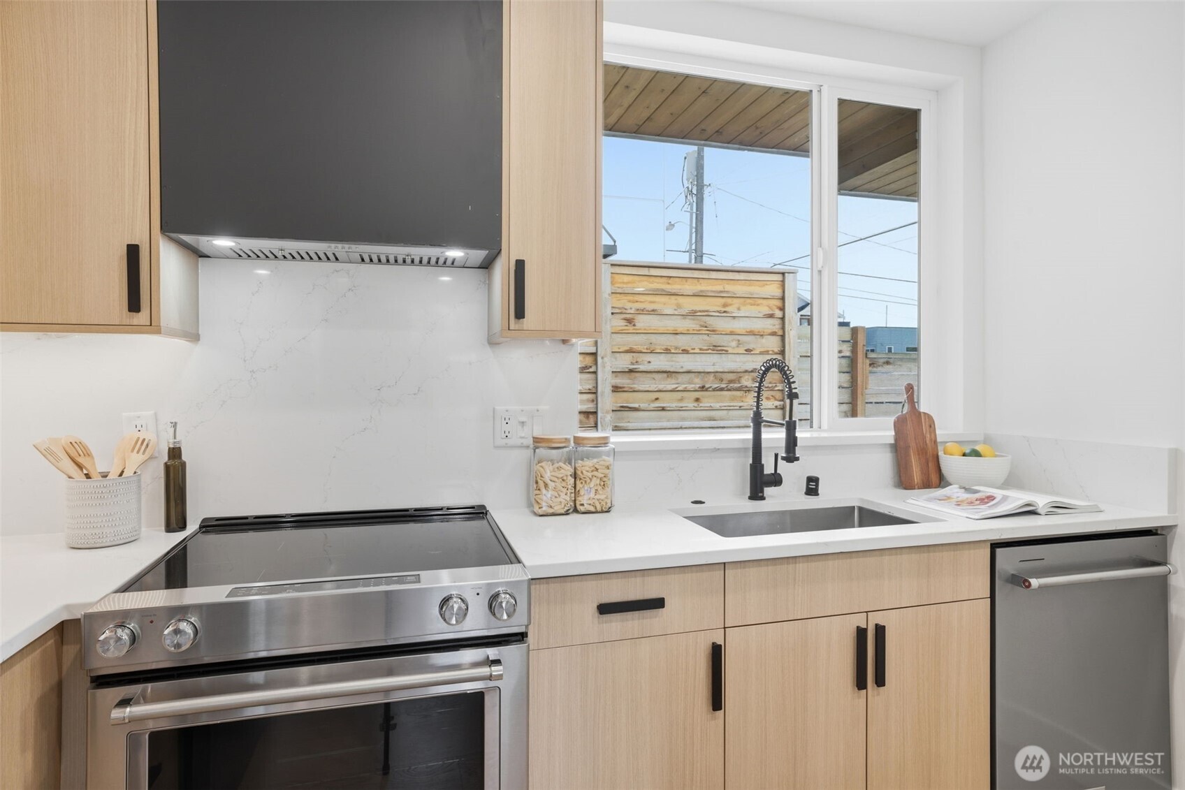 6406 Fauntleroy Way SW, Seattle, WA 98136-1855