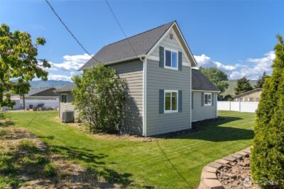 25 Sun Valley Drive , Wenatchee, WA 98801 - Photo 2