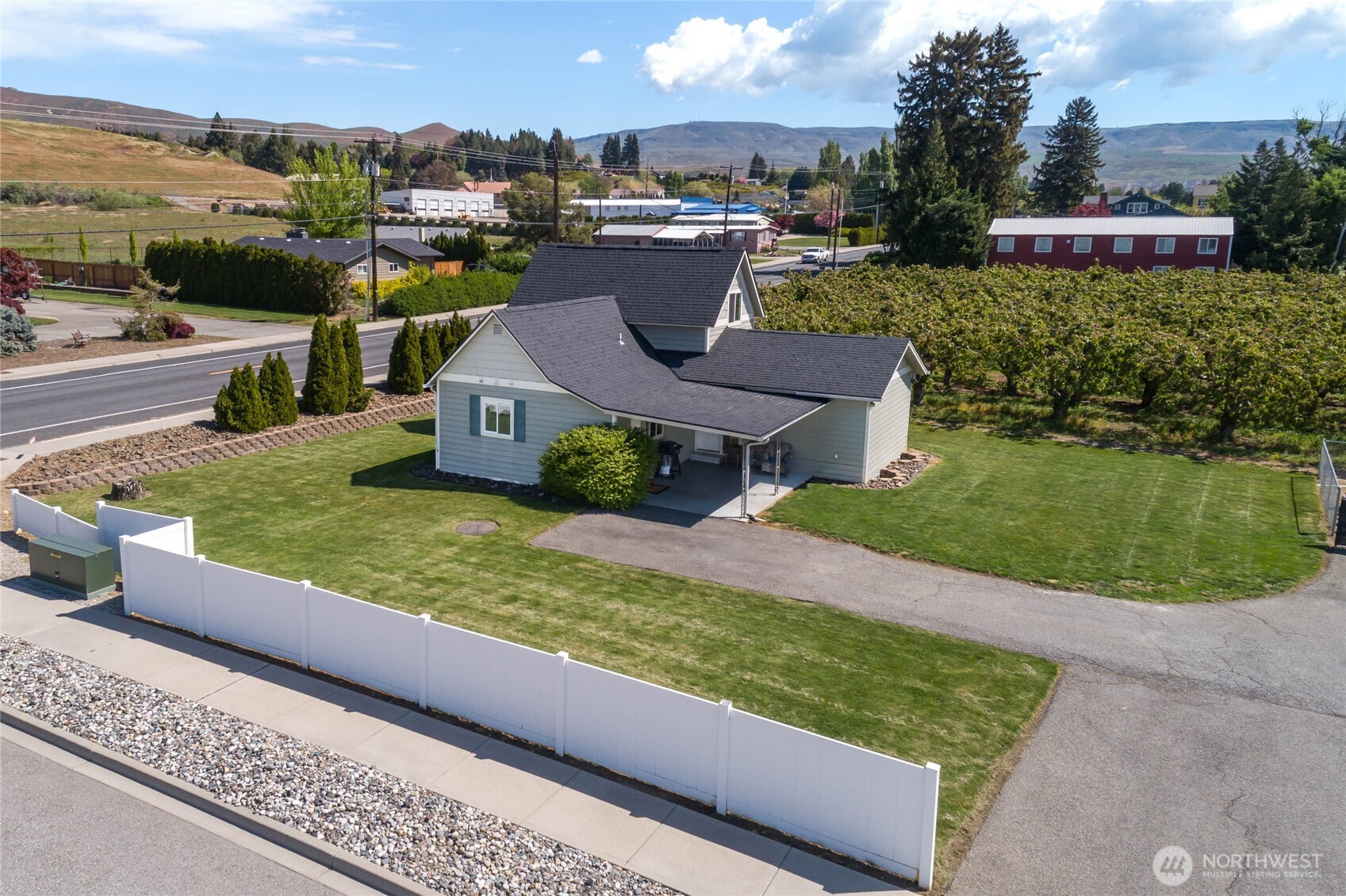 25 Sun Valley Drive , Wenatchee, WA 98801