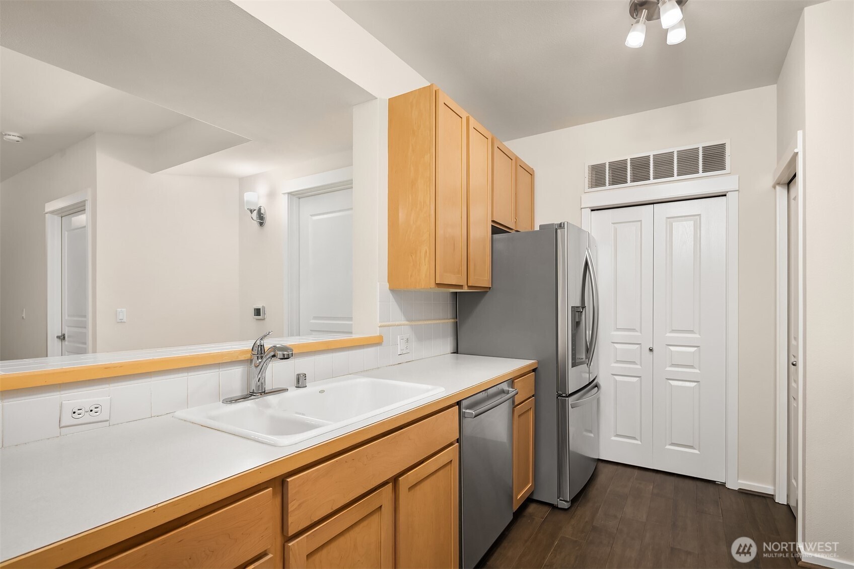 109 2nd Street S #422, Kirkland, WA 98033