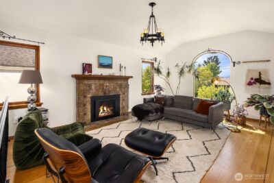 2624 W Plymouth Street , Seattle, WA 98199 - Photo 2