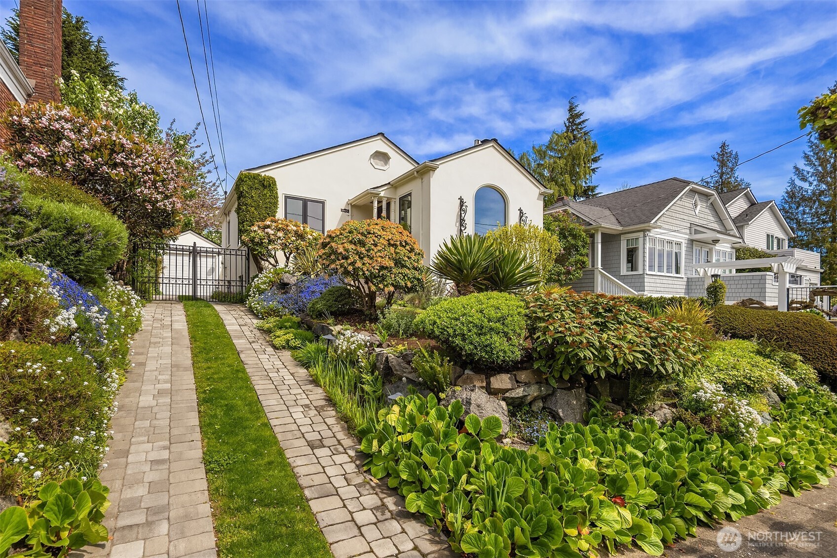 2624 W Plymouth Street , Seattle, WA 98199