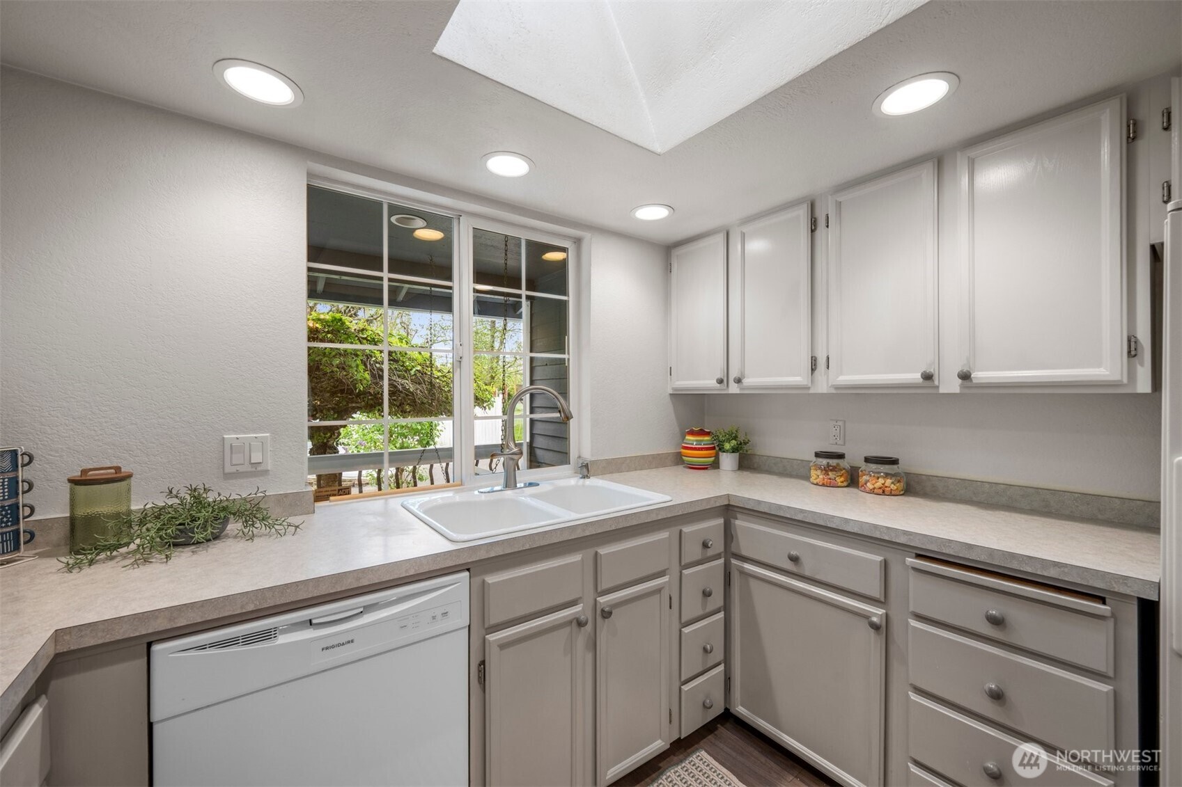 25 E Intercity Avenue , Everett, WA 98208