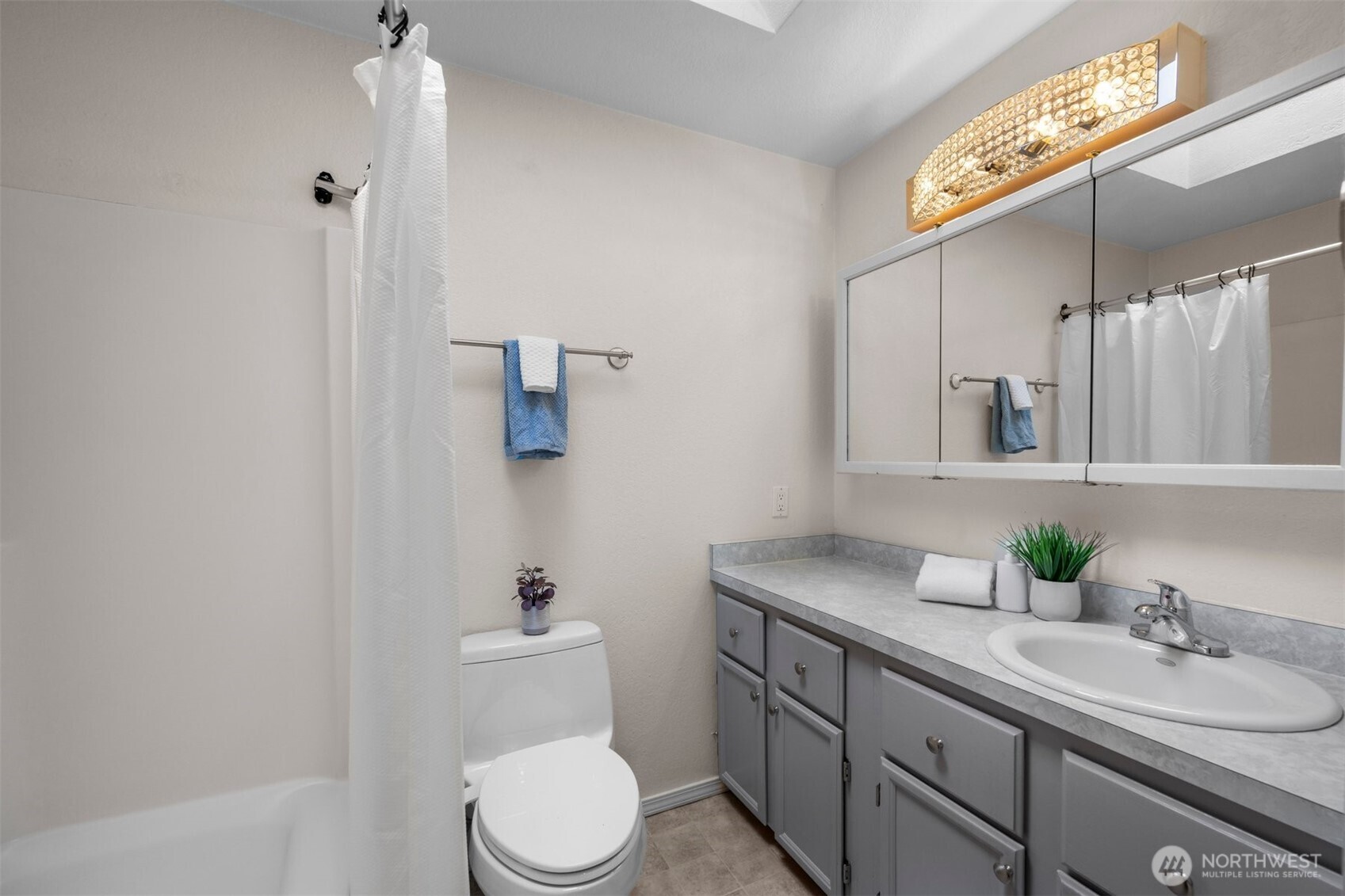 25 E Intercity Avenue , Everett, WA 98208