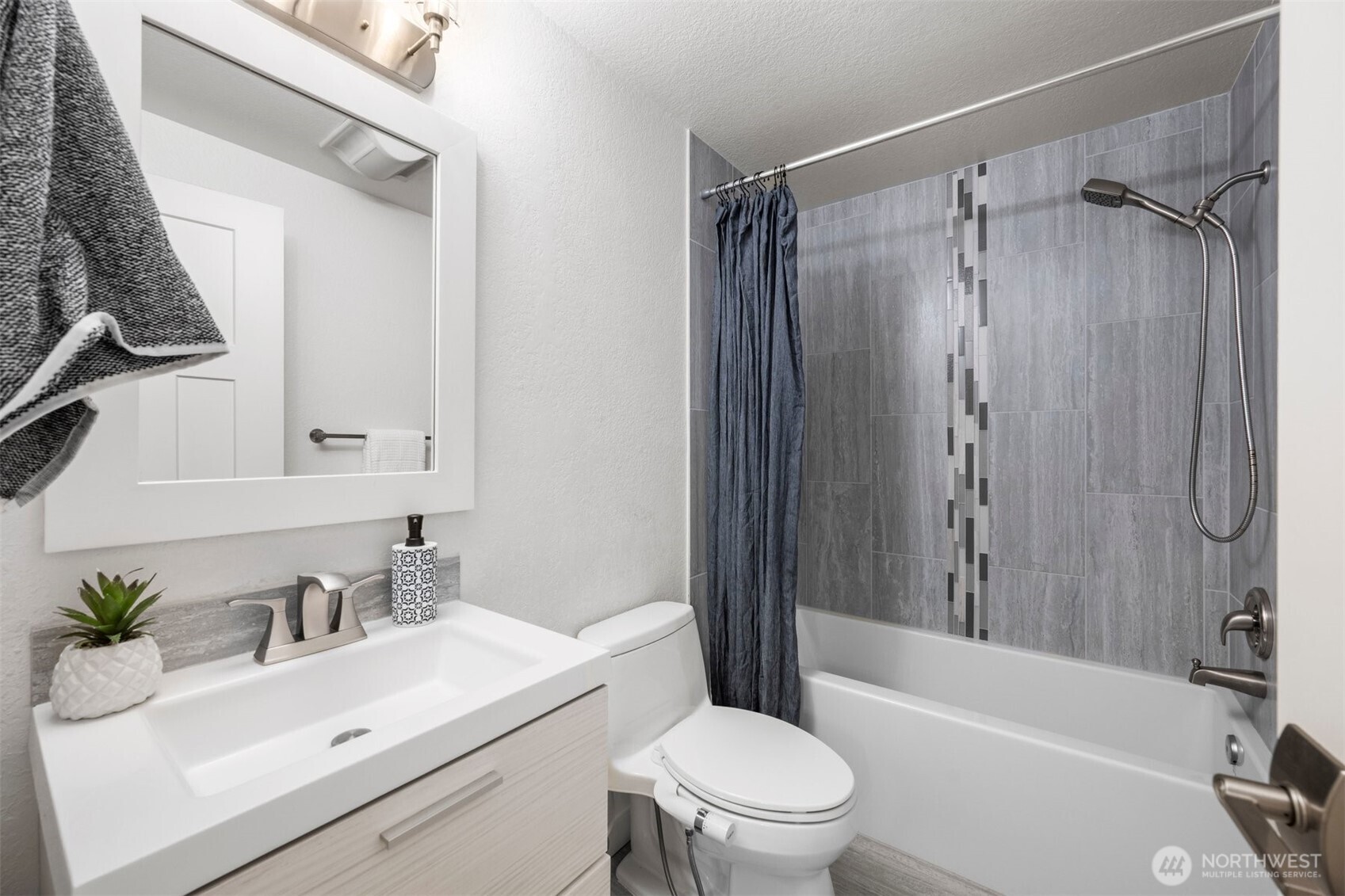 25 E Intercity Avenue , Everett, WA 98208