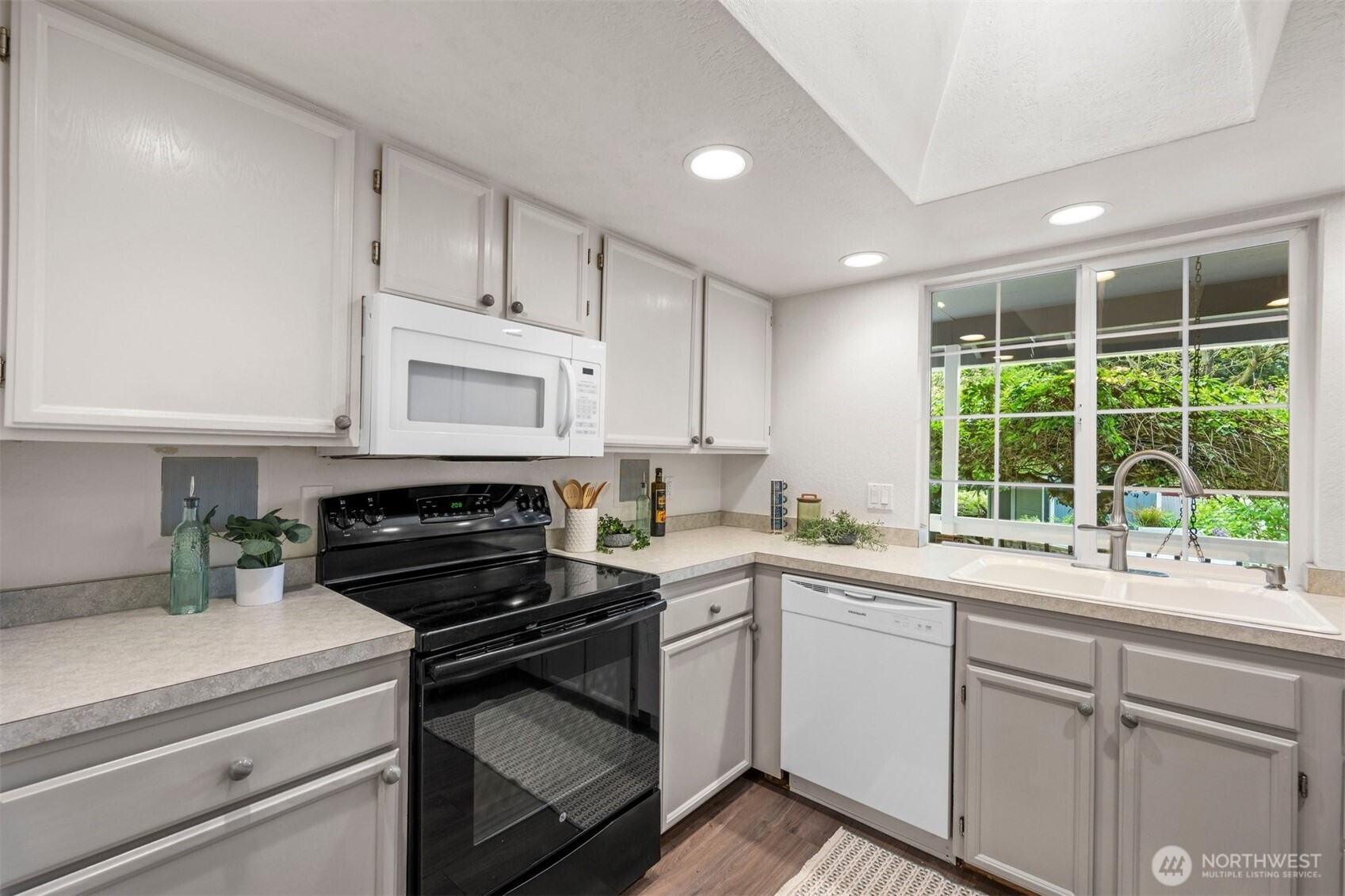 25 E Intercity Avenue , Everett, WA 98208