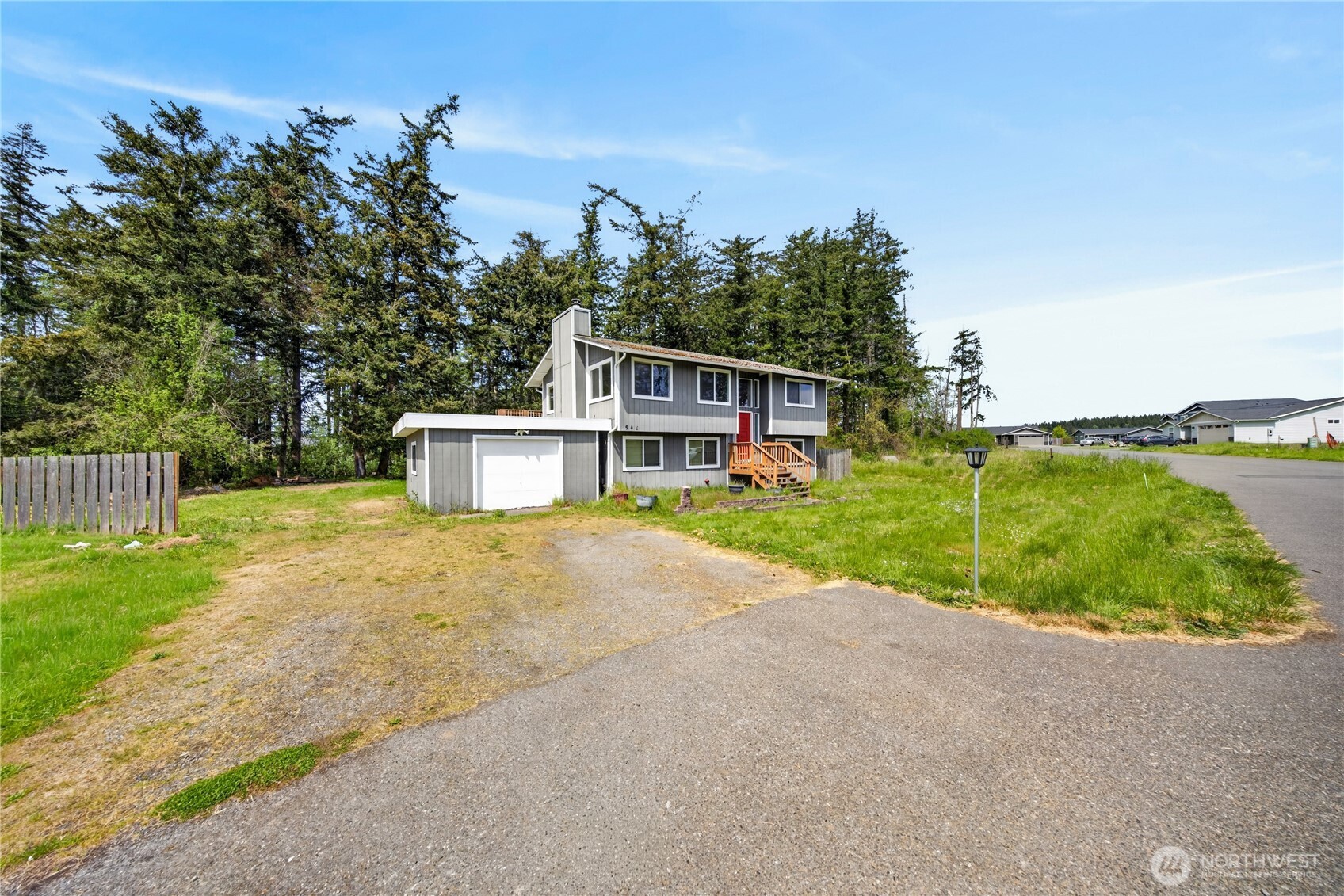 945 Walker Avenue , Oak Harbor, WA 98277-7643