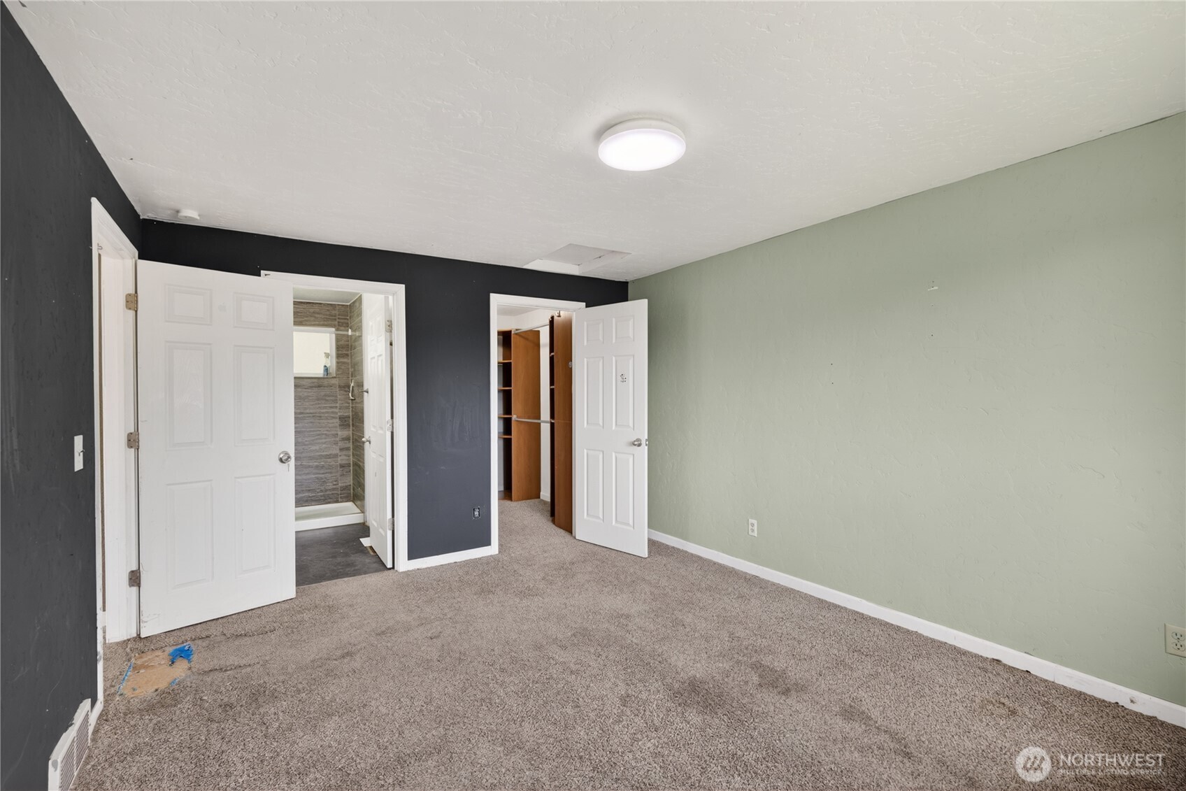 945 Walker Avenue , Oak Harbor, WA 98277-7643