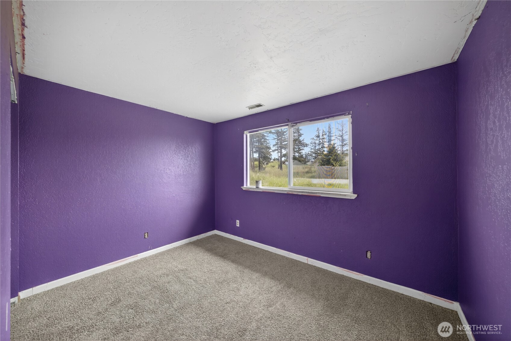 945 Walker Avenue , Oak Harbor, WA 98277-7643
