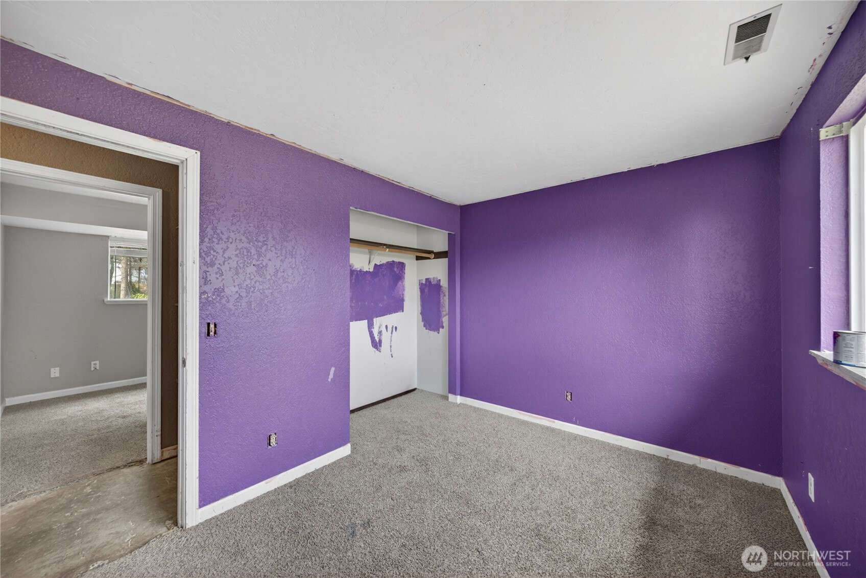 945 Walker Avenue , Oak Harbor, WA 98277-7643
