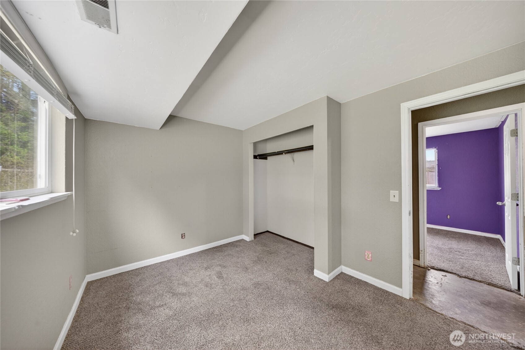945 Walker Avenue , Oak Harbor, WA 98277-7643