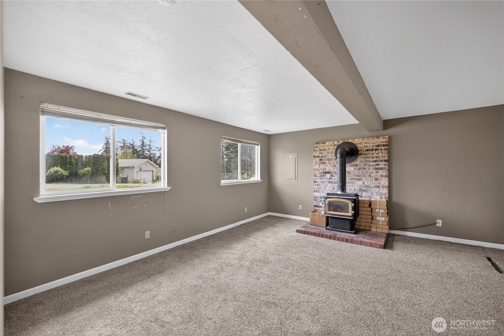 945 Walker Avenue , Oak Harbor, WA 98277-7643