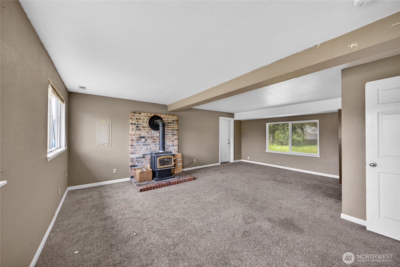 945 Walker Avenue , Oak Harbor, WA 98277-7643