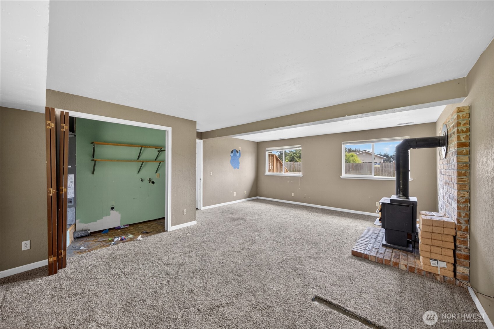 945 Walker Avenue , Oak Harbor, WA 98277-7643