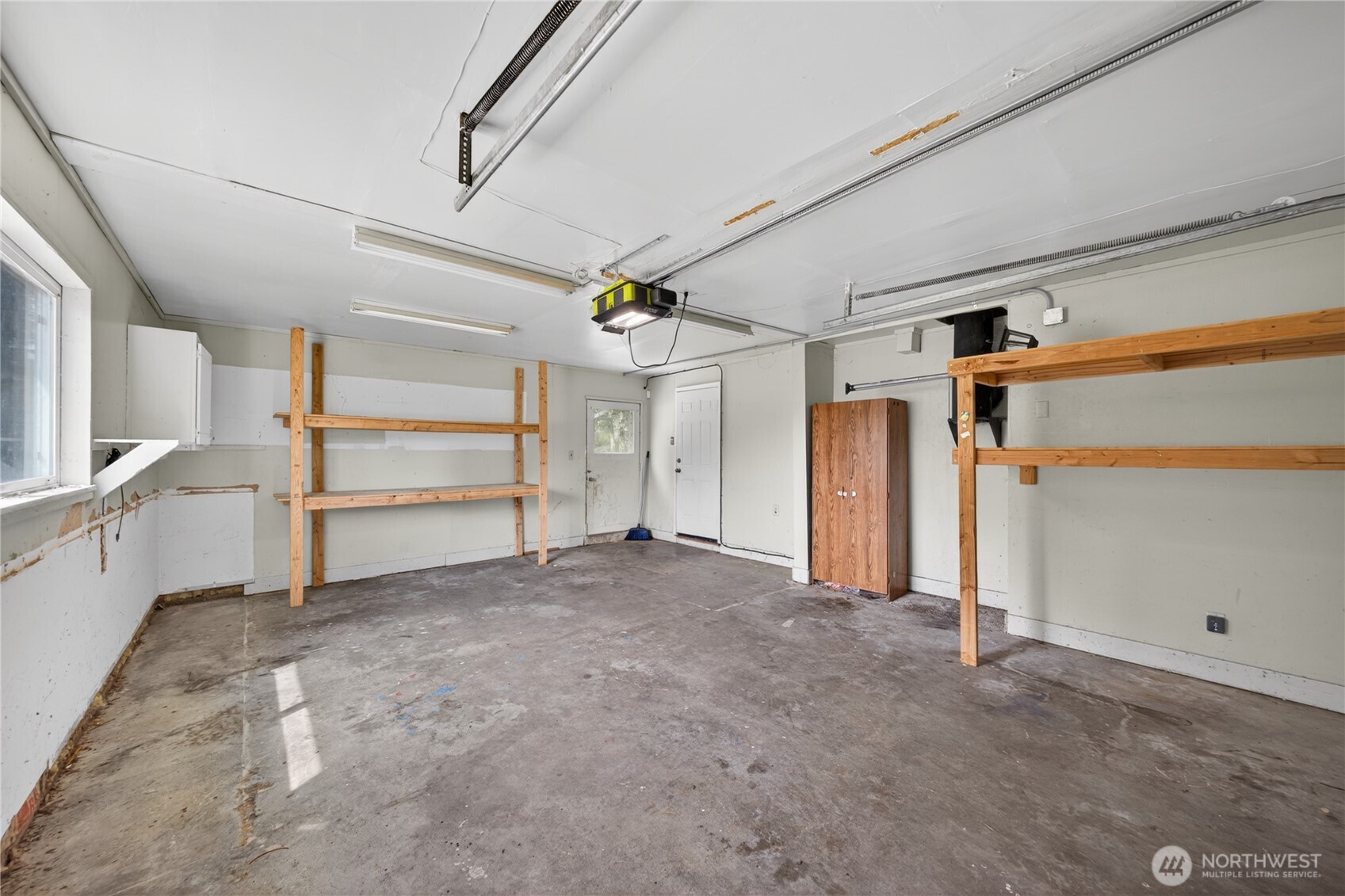 945 Walker Avenue , Oak Harbor, WA 98277-7643